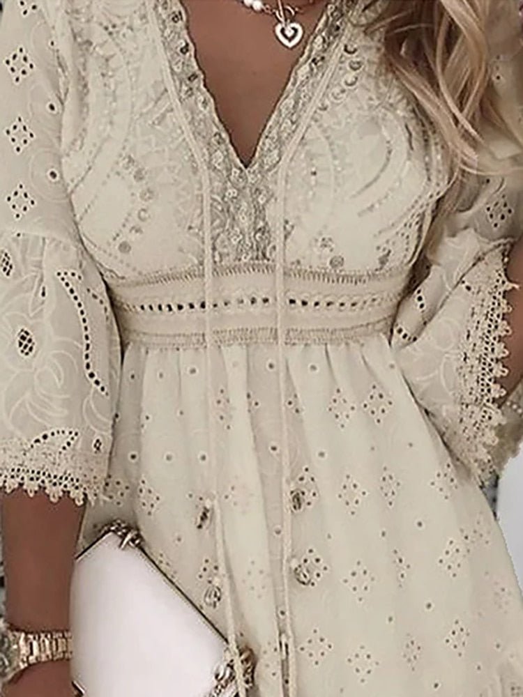 Boho_Minikleid_fuer_Damen_V_Ausschnitt_Spitzen_Glockenaermel_2
