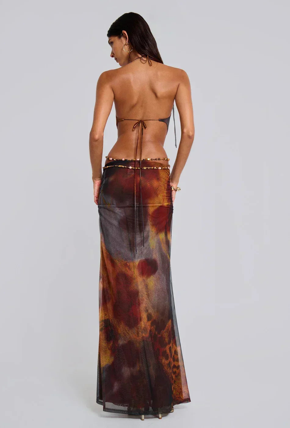 Braunes_langes_Leo_Print_Kleid_mit_Cut_outs_fuer_Damen_2