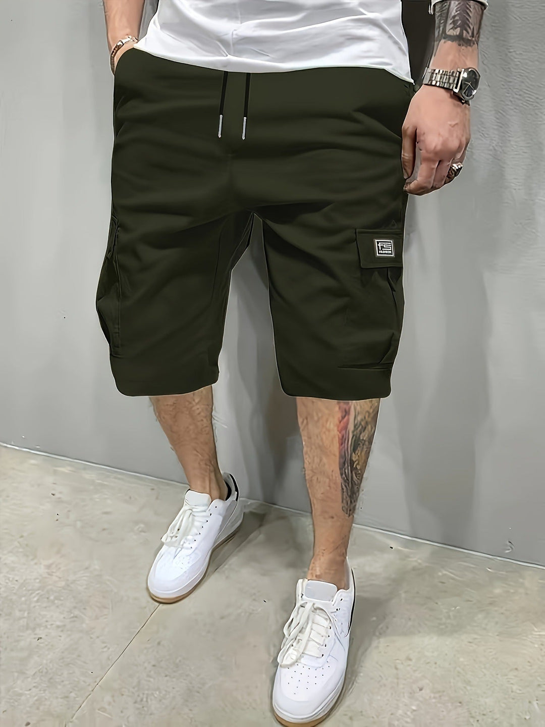 Cargo_Shorts_fuer_Herren_Kordelzug_und_seitliche_Taschen_2