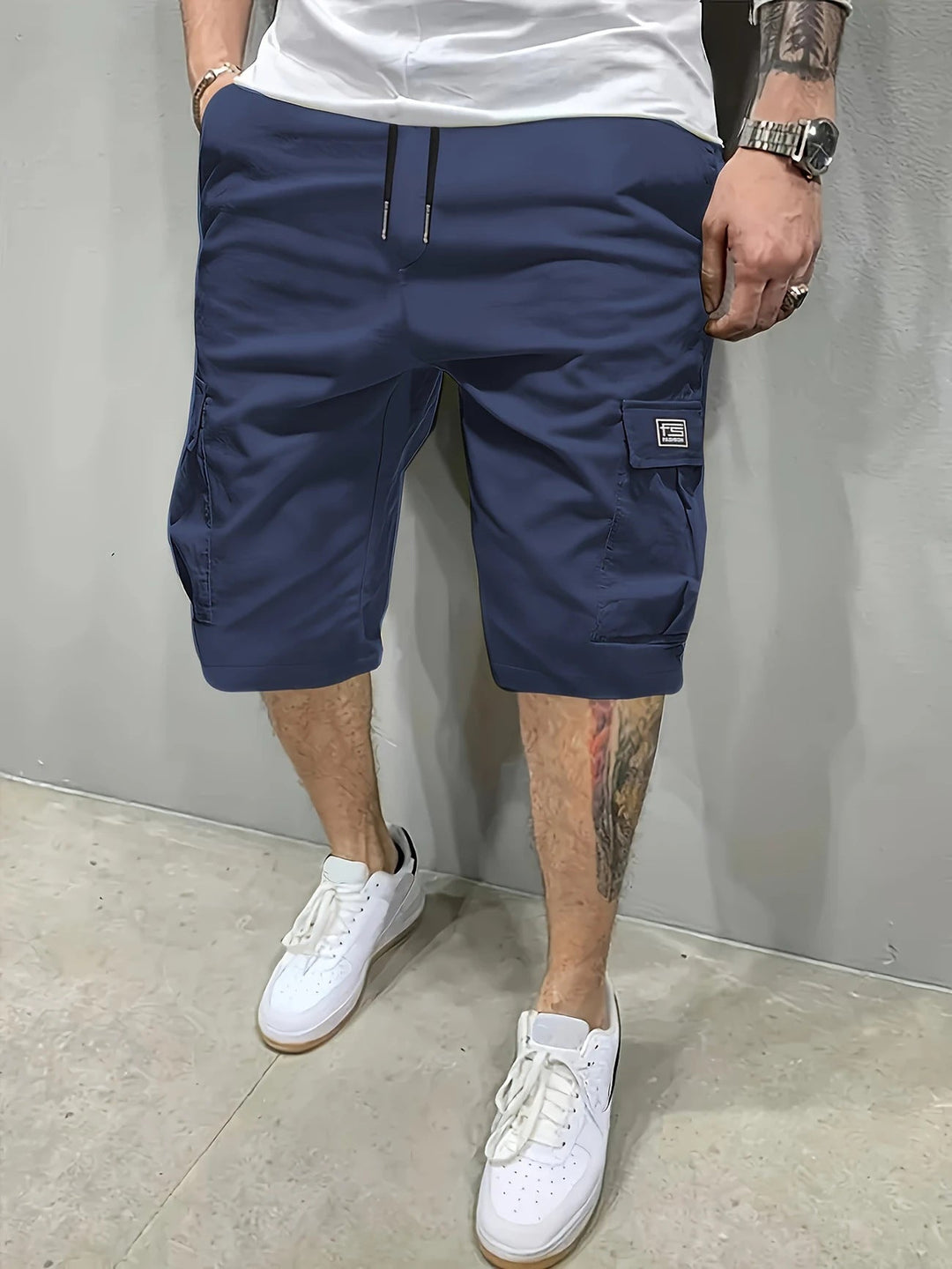 Cargo_Shorts_fuer_Herren_Kordelzug_und_seitliche_Taschen_3