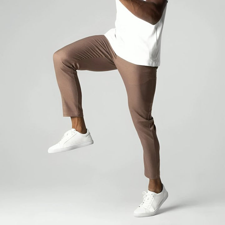 Dehnbare-Chino-Hose-fur-Manner-Schlanke-Passform-4.png
