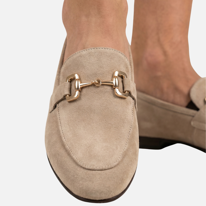 Casual suede loafers with bridle detail and everyday comfort for men