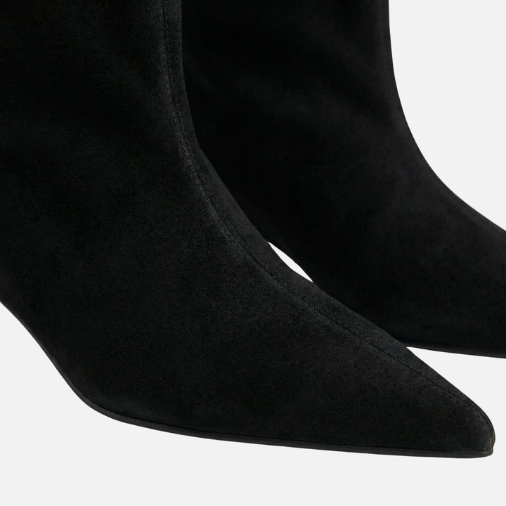 Stivaletti in camoscio con tacco kitten e punta affilata da donna