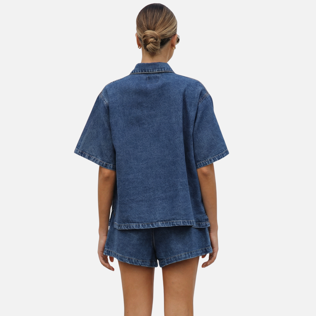 Lässiges Damen-Set aus Jeanshemd und Shorts mit elastischem Bund