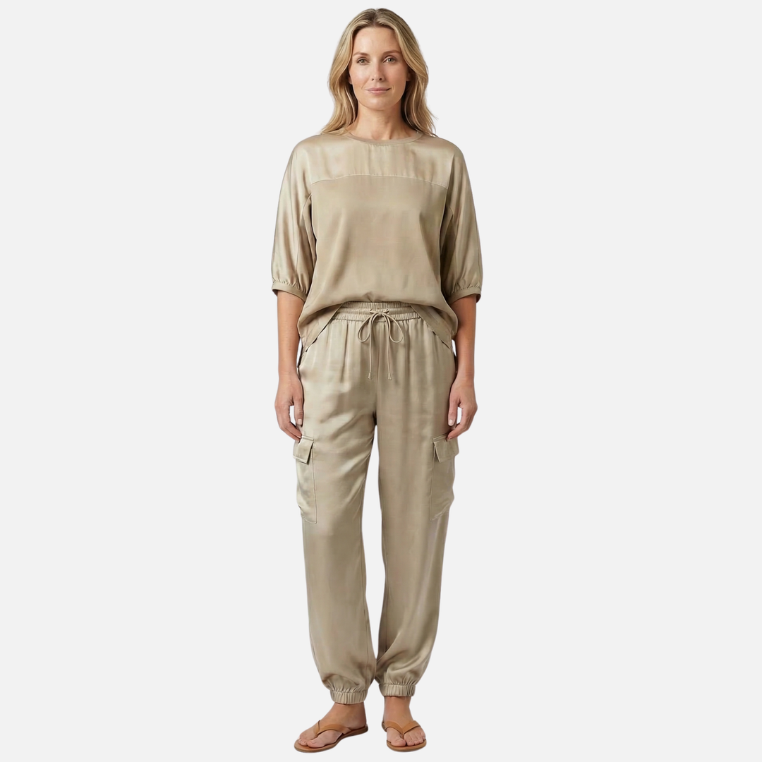 Leichtes Satin Set – Kurzarmbluse und lange Hose für Damen
