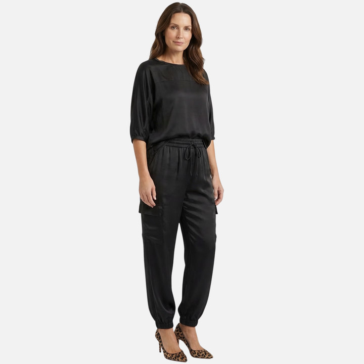Leichtes Satin Set – Kurzarmbluse und lange Hose für Damen