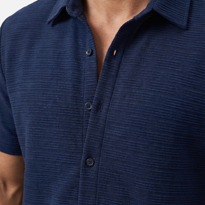Set camicia ampia e pantaloncini con tasca sul petto e vita da uomo