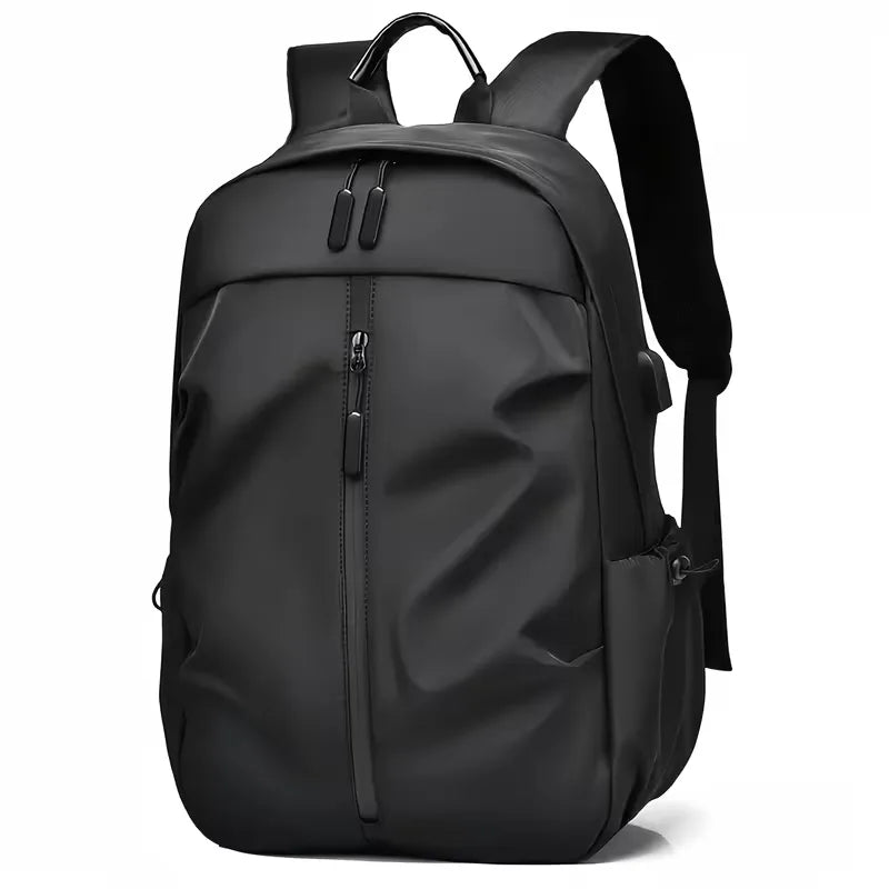 Minimalistischer_Rucksack_mit_USB_Ladeanschluss_und_Reissverschlussfa_1