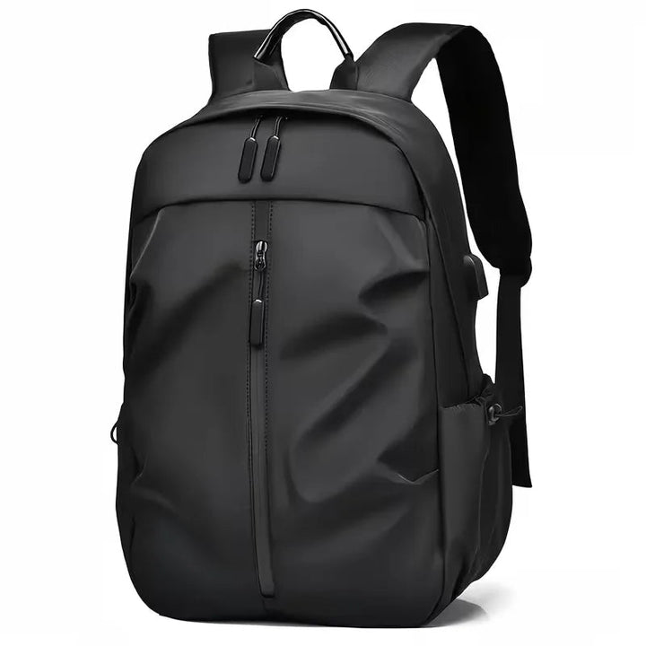 Minimalistischer_Rucksack_mit_USB_Ladeanschluss_und_Reissverschlussfa_1
