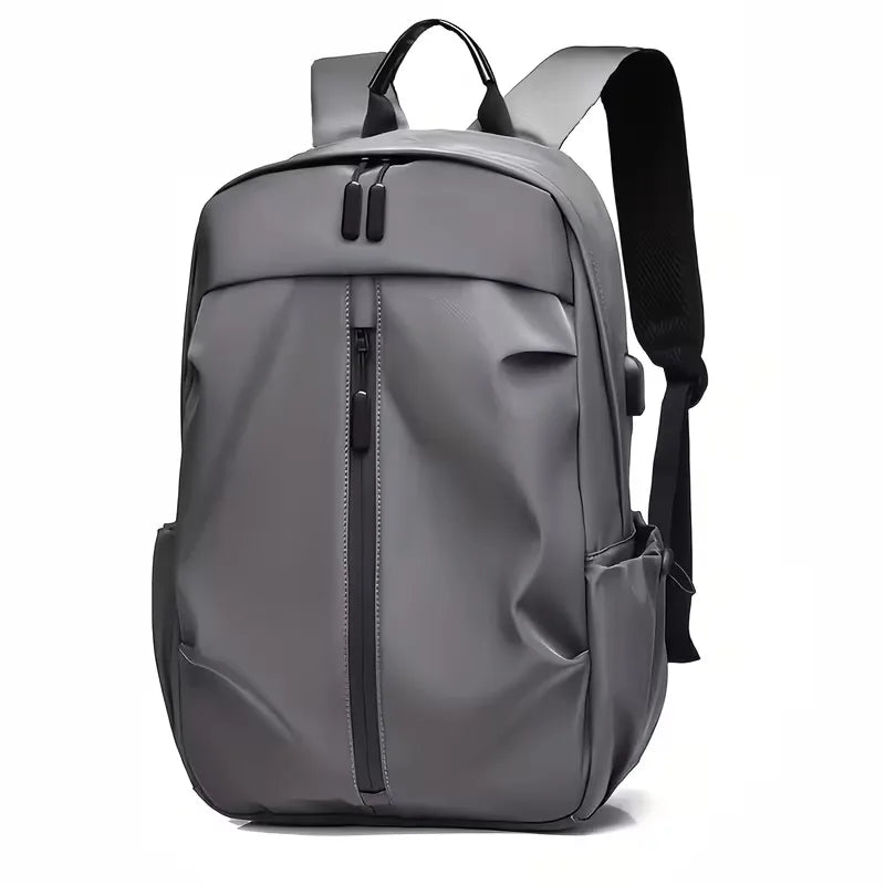 Minimalistischer_Rucksack_mit_USB_Ladeanschluss_und_Reissverschlussfa_2