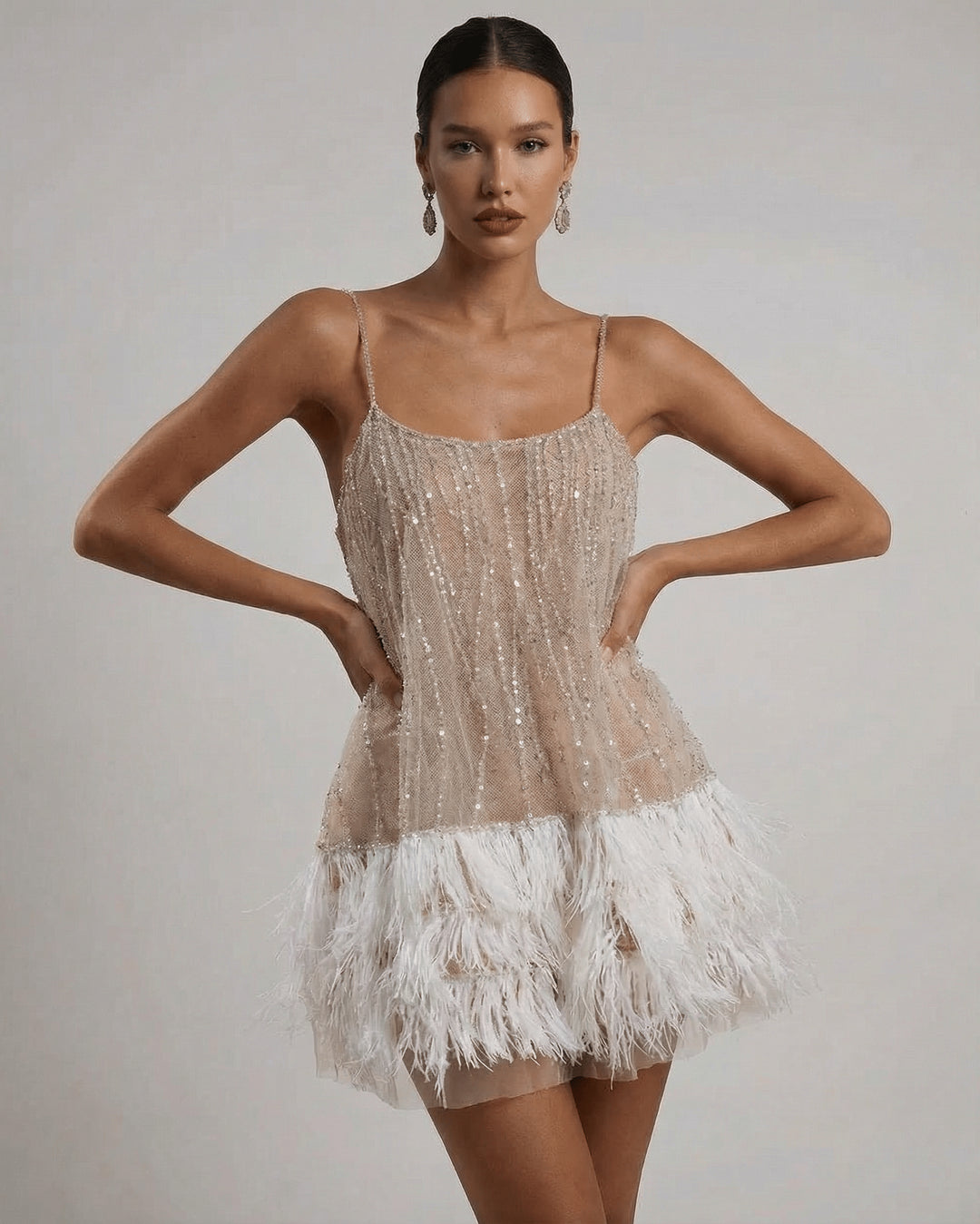 Pailletten_Spaghetti_Minikleid_mit_Herz_Feder_Besatz_fuer_Damen_1
