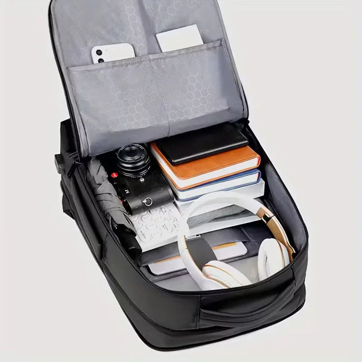Praktischer_Rucksack_mit_integriertem_USB_Ladeanschluss_3