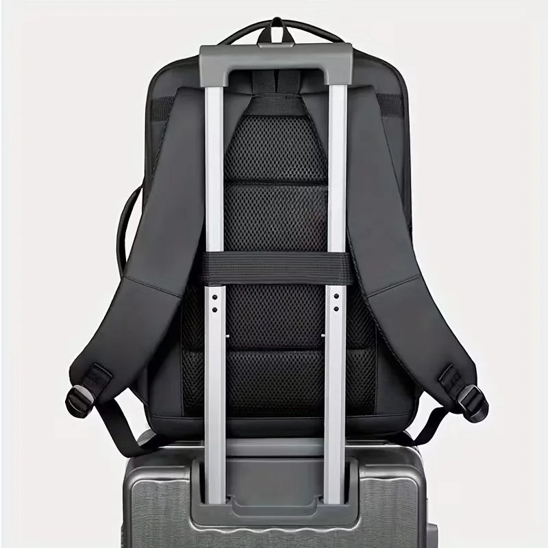 Praktischer_Rucksack_mit_integriertem_USB_Ladeanschluss_8