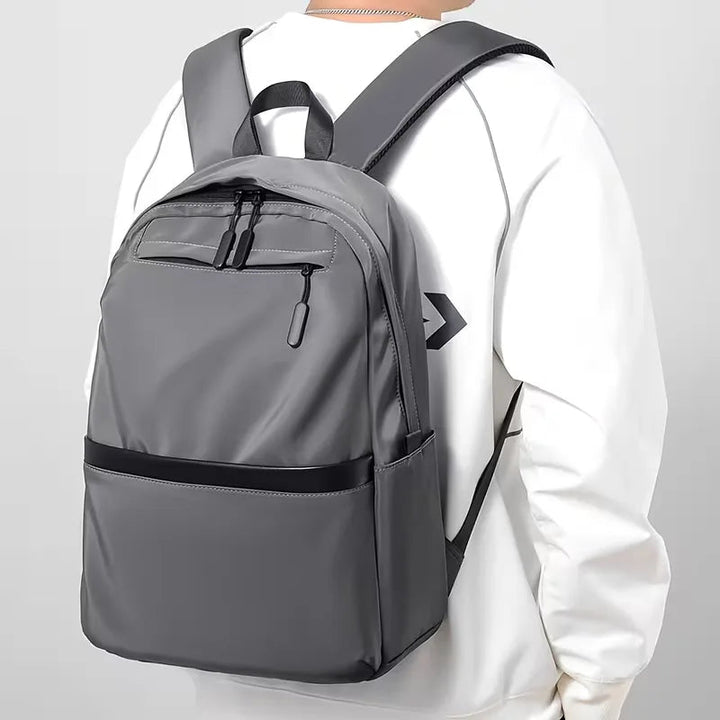 Praktischer_Rucksack_mit_vielen_Fachern_fur_Alltag_Reise_3