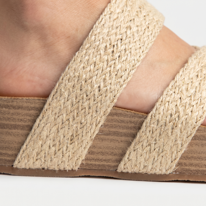 Cross-strap wedge sandals with braided raffia straps for women