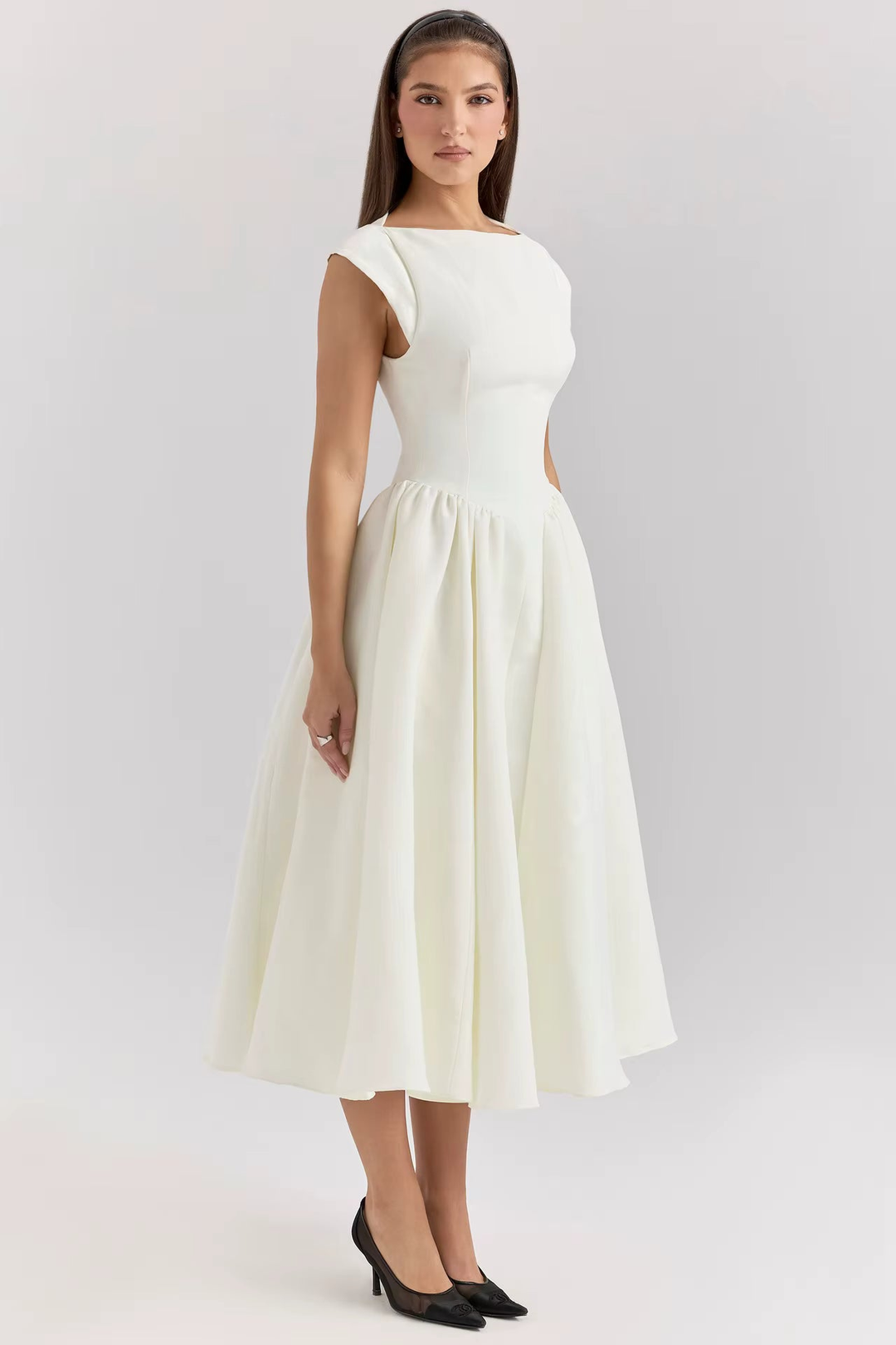 Abito midi con scollo rotondo e orlo svasato da donna