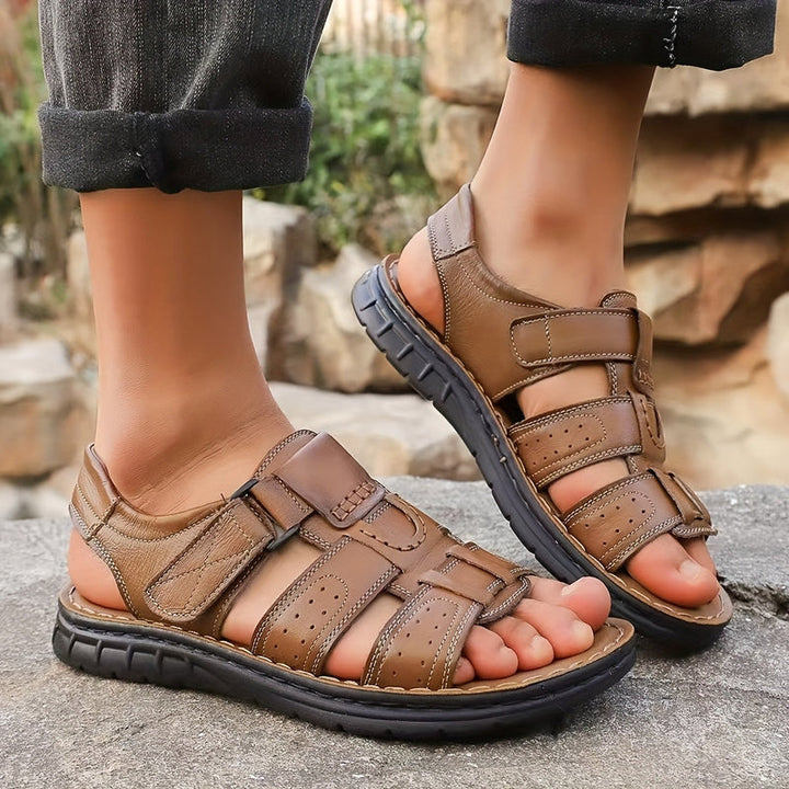 Sandalen_mit_Leder_Obermaterial_zum_Hineinschluepfen_fuer_Herren_3