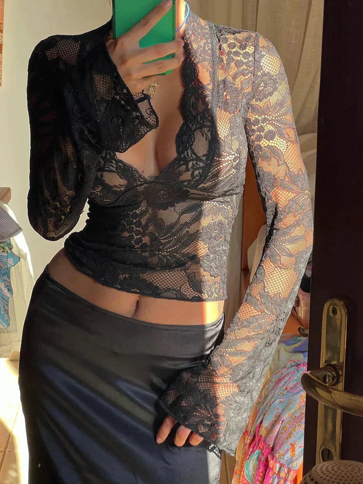 Spitzen_Top_fuer_Damen_Transparent_mit_Muschelsaum_und_V_Ausschnitt_6