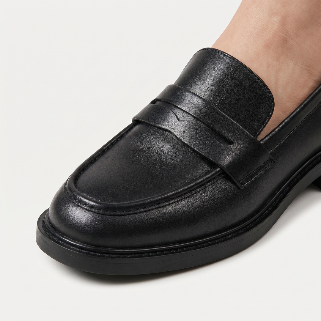 Penny loafer with retro design and soft slip-on sole for men