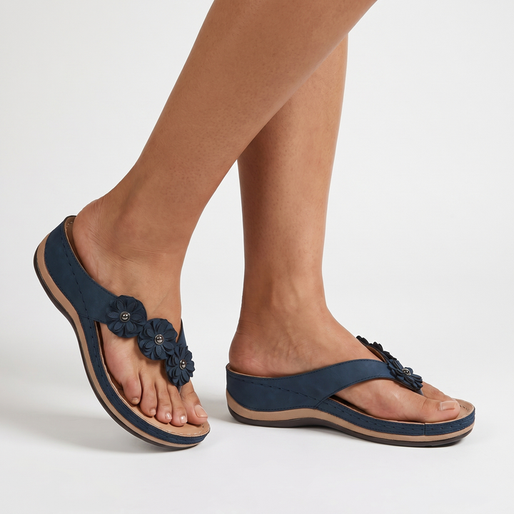 Sandali con zeppa con applicazioni floreali e infradito per donna